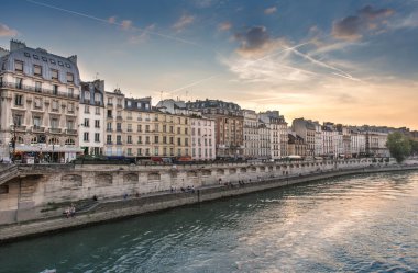 Seine Paris'ten