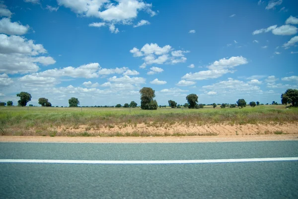 Campo dalla strada — Foto Stock