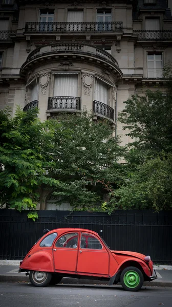 Coche vintage en Paris —  Fotos de Stock