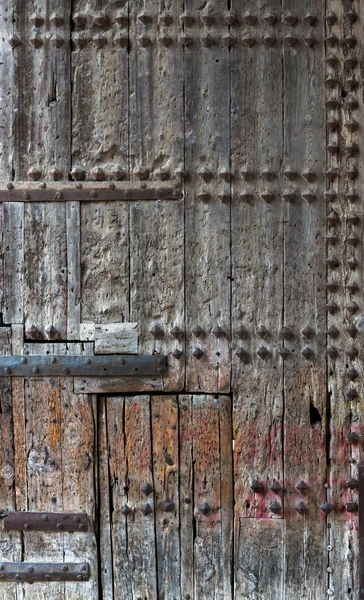 Puerta vieja tachonada — Foto de Stock