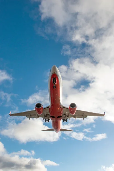 Flying aircraft — Stock Photo, Image