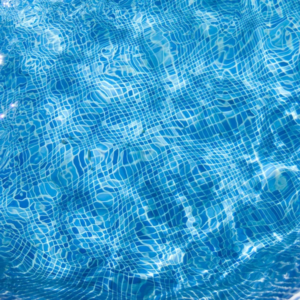 Invitar al agua de la piscina — Foto de Stock