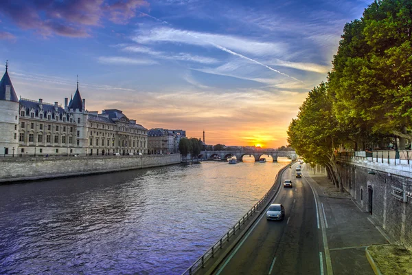 Sunset landscape in Paris — Stock Photo, Image