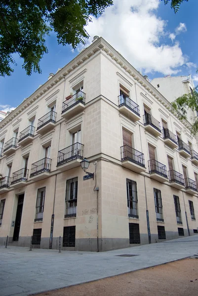 Klassiek gebouw in Madrid — Stockfoto