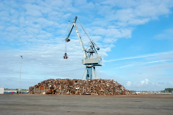 Crane and rubble mountain — Stock Photo, Image