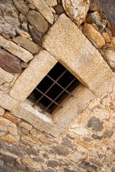 Demir parmaklıklı penceresi — Stok fotoğraf