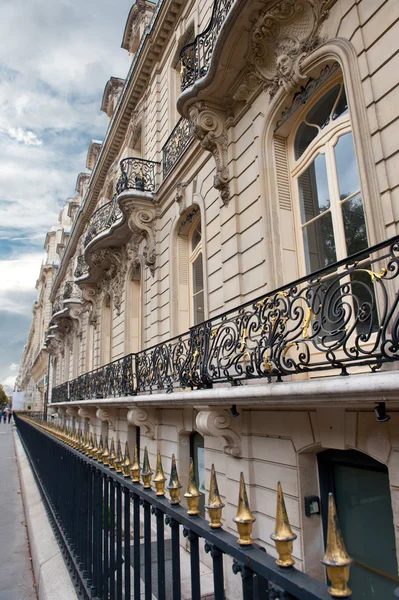 Bel immeuble parisien — Photo