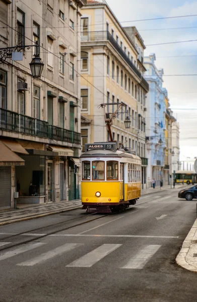 Gula spårvagnar i Lissabon — Stockfoto