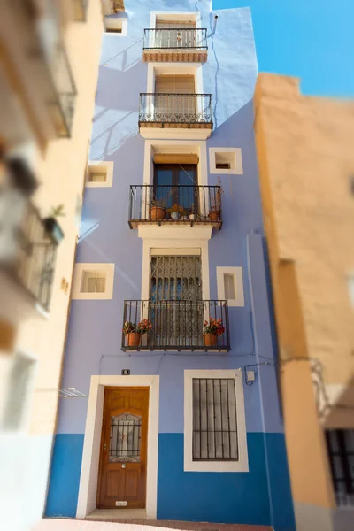 Colorido aldeia rua — Fotografia de Stock