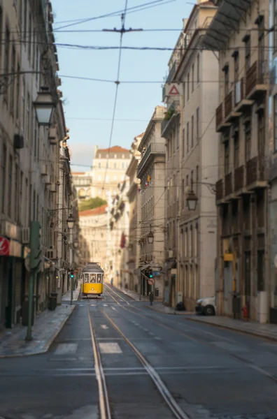 Tranvía amarillo en Lisboa — Foto de Stock