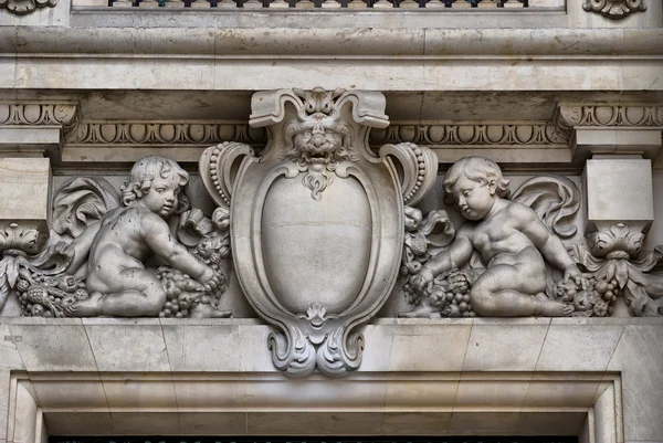 Medallion and cherubs — Stock Photo, Image