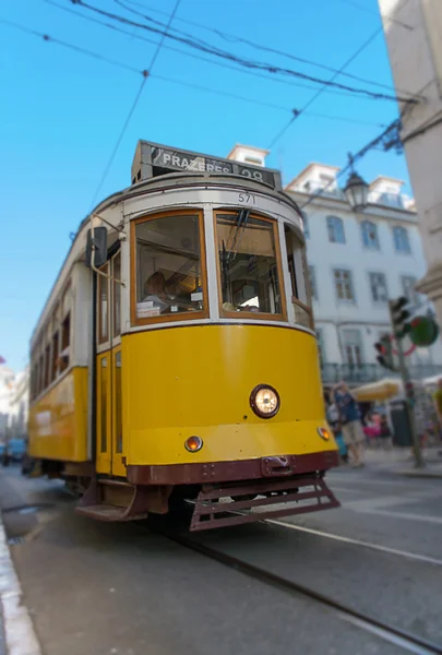 Tram in Lissabon — Stockfoto