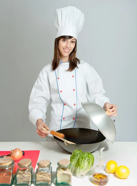 Spaß beim Wok-Kochkurs — Stockfoto