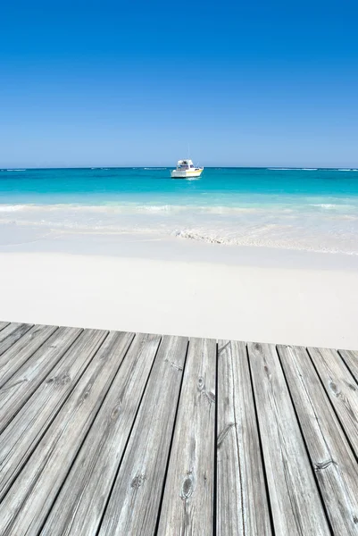 Deck and the beach — Stock Photo, Image