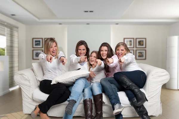 Família meninas divertido apontando — Fotografia de Stock