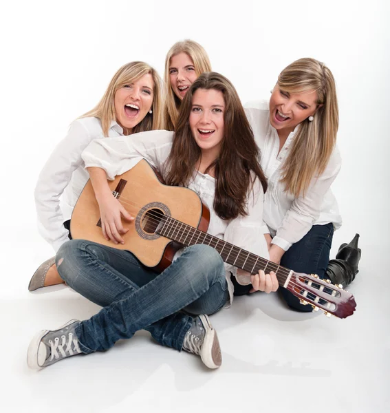 Singing young females — Stock Photo, Image