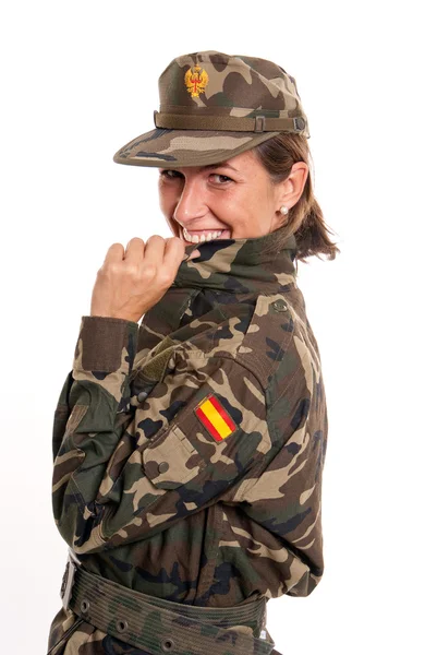 Kadın asker gülüyor