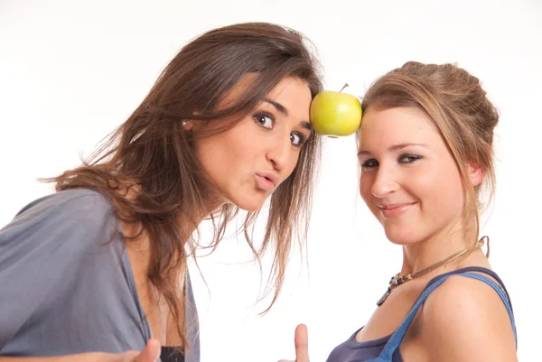 Meninas jogando o jogo da Apple — Fotografia de Stock