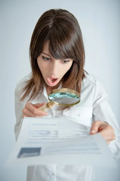 Überraschung im Kleingedruckten — Stockfoto