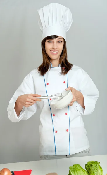 Kochen mit Schneebesen — Stockfoto