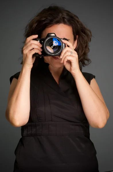 Mujer fotógrafa — Foto de Stock