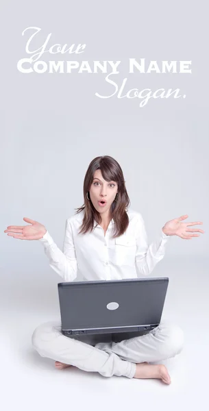 Surprised Young woman with laptop on the floor — Stock Photo, Image