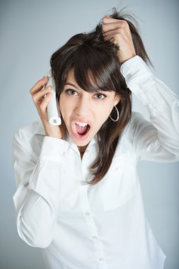 Telefonda savunarak kız