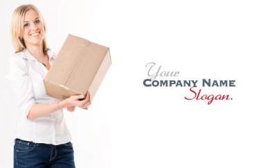 Kutusu ile mutlu sarışın kız