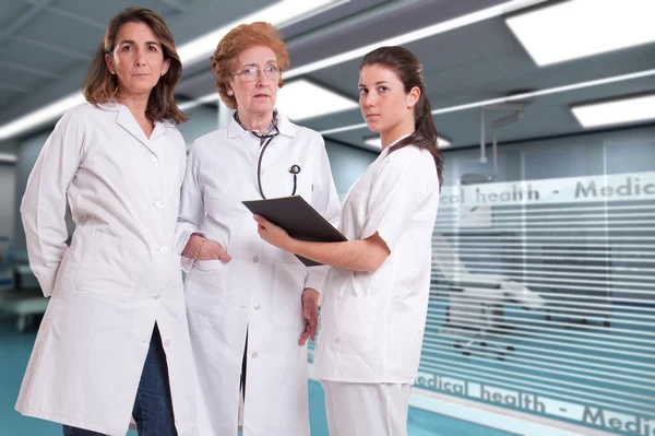 Personal femenino en el hospital — Foto de Stock