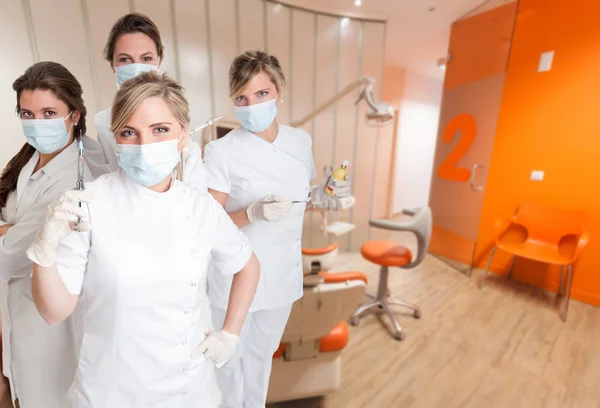 Vrouwelijke tandheelkundige team — Stockfoto
