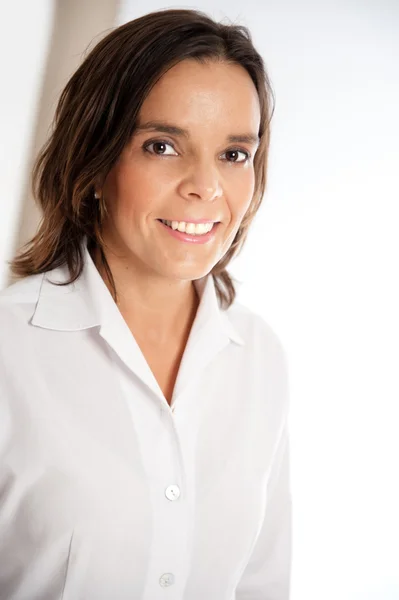 Portrait of an smiling woman in white — Stock Photo, Image