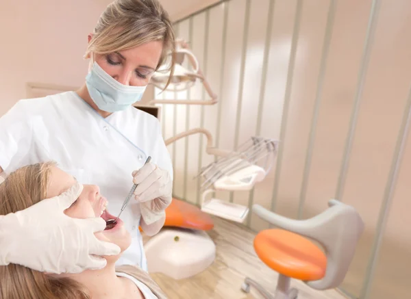 Cavities inspection — Stock Photo, Image