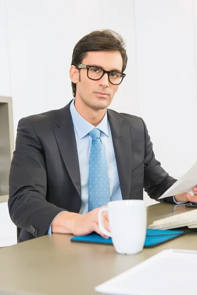 Uitvoerend met glazen — Stockfoto