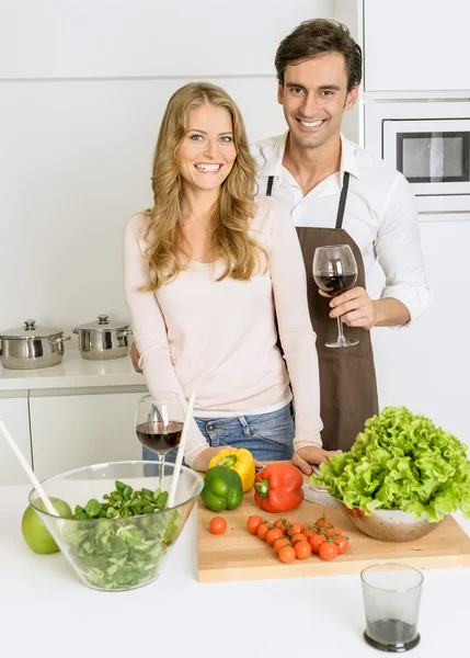 Cena felice cucina — Foto Stock