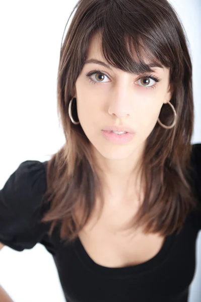 Närbild porträtt av en ung brunett — Stockfoto