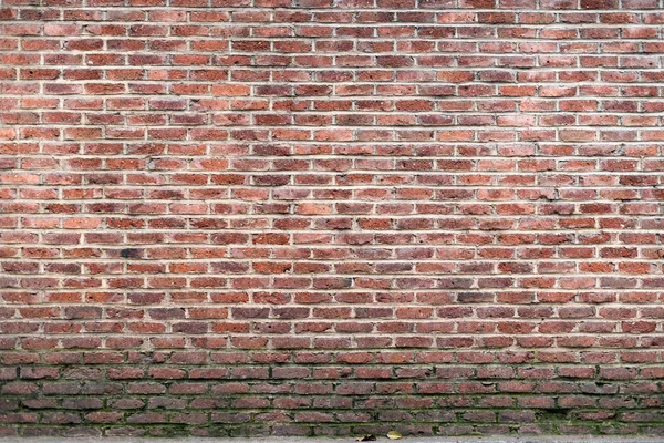 Древняя кирпичная стена — стоковое фото