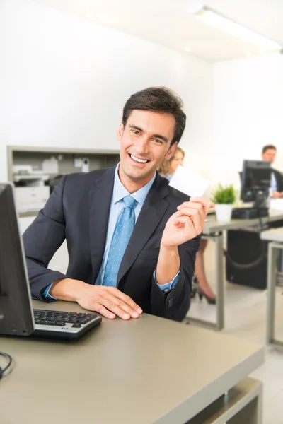 Hombre con tarjeta de visita — Foto de Stock