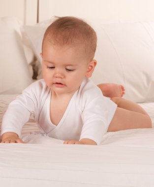 Bebek elleri keşfeder