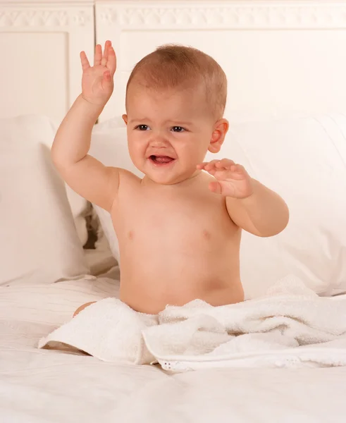Bebé enojado en la hora del baño —  Fotos de Stock