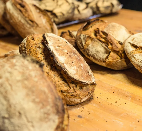 Handmade loafs w piekarni — Zdjęcie stockowe