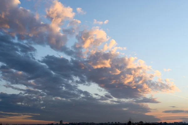 Städtischer Sonnenuntergang — Stockfoto