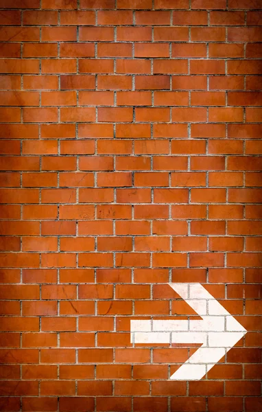 White arrow on brick wall — Stock Photo, Image