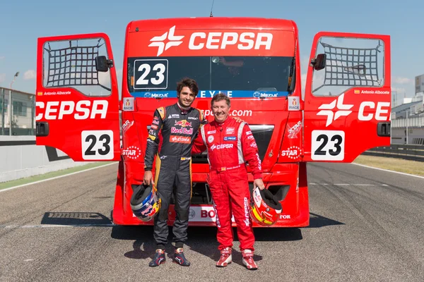 Carlos Sainz en Spaans Truck piloot Antonio Albacete. — Stockfoto