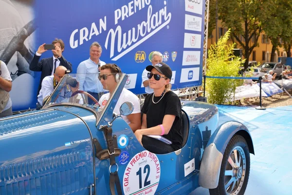 Αργεντινής πρωταθλητής Juan Tonconogy οδηγεί ένα μπλε Bugatti τύπου 40 στη φυλή κλασικό αυτοκίνητο Gp Nuvolari στις Σεπτέμβριος 18, 2015 σε Μάντοβα (Mn). Το αυτοκίνητο ήταν χτισμένο το 1927. Εικόνα Αρχείου