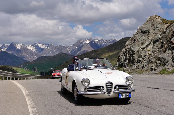 A white Alfa Romeo Giulietta spider and a red Alfa Romeo 1900 Super Sprint