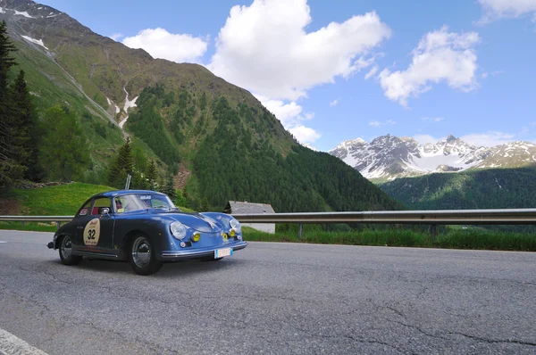 Um Porsche azul 356 A T1 — Fotografia de Stock