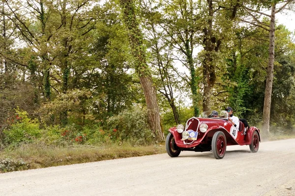 Un Fiat Balilla rojo participa en el GP Nuvolari — Foto de Stock