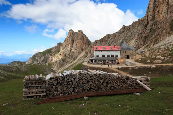 Refuge Pneus Alpe - Dolomites — Photo