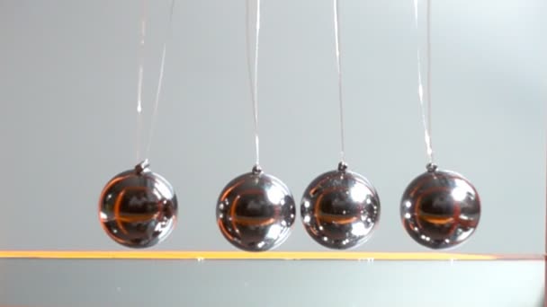 Newtons Cradle in slow motion — Stock Video