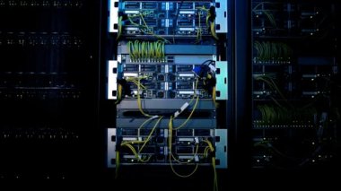 süper bilgisayar kabloları ve lambalar